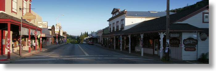 downtown Mariposa, California, facing south on Highway 49