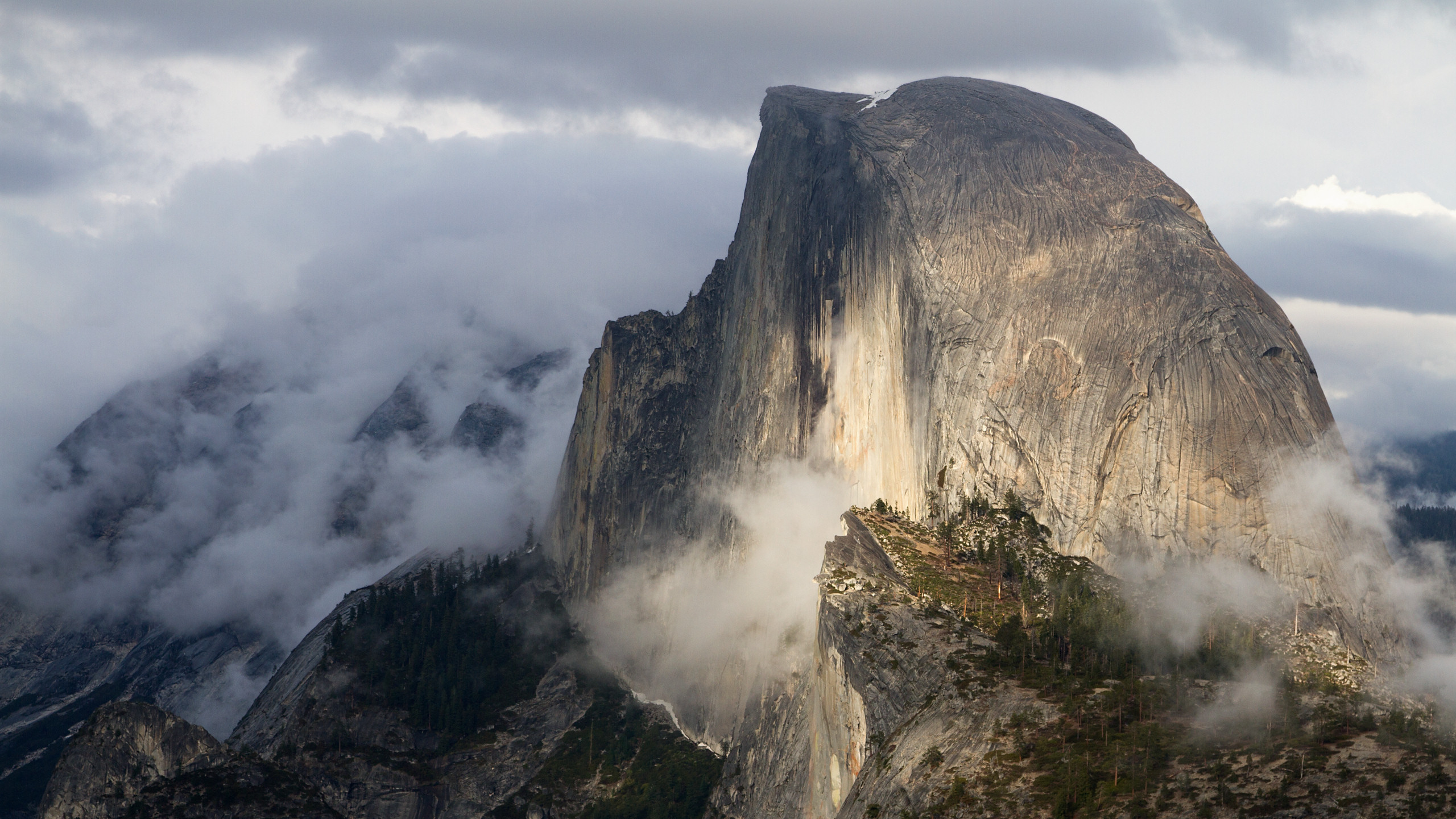 Free Yosemite Wallpaper - Half Dome